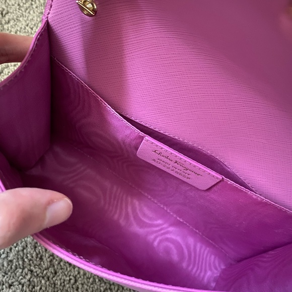 Ferragamo Miss Vara Pink Anemone Bag with Chain - Picture 3 of 5